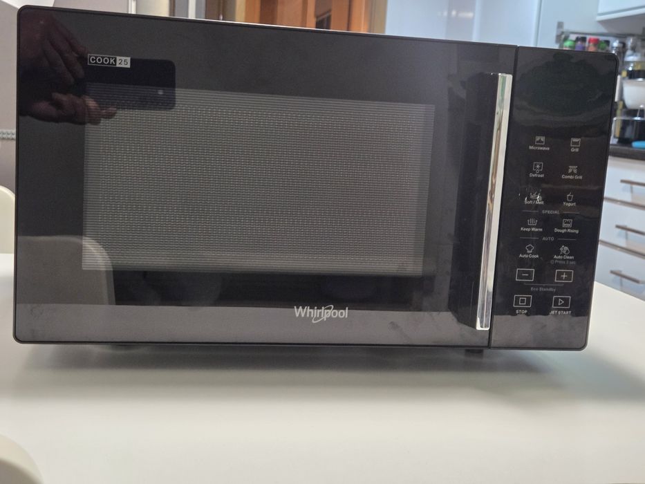 Micro-ondas WHIRLPOOL MWP 253 B (25 L - Com Grill - Preto)