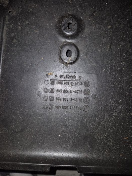 Bmw e34 m5 v8 oslony pod silnik oryginalne igla stan