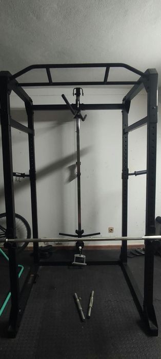 Rack de musculação com barra