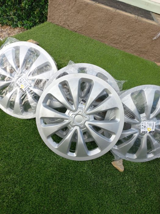 Conjunto de 4 tampões de Roda 13” (Novas e na embalagem)