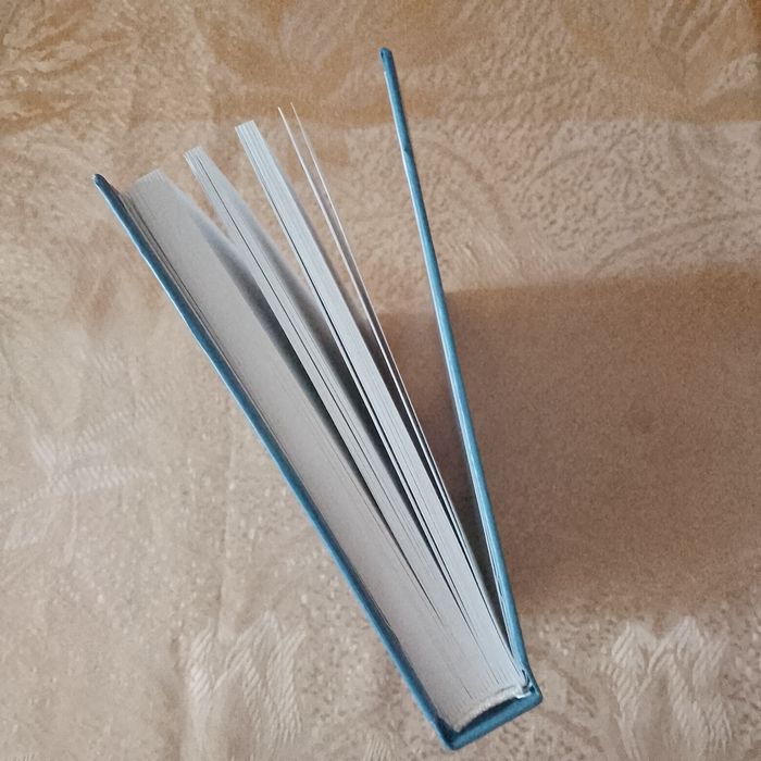 Продається книга