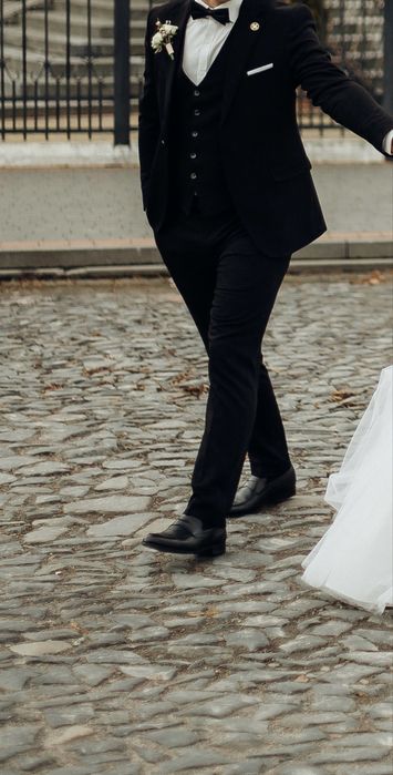 Продам весільний костюм