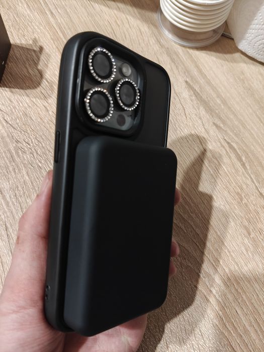 Компактний павербанк з підтримкою MagSafe для iPhone.