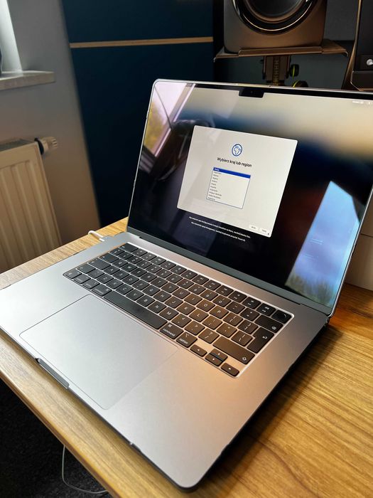 MacBook Air 15 M2 (2023) | 8GB/256GB | Stan idealny + Etui