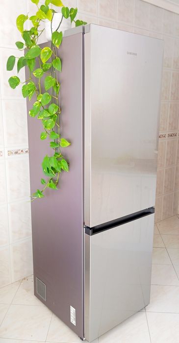 Frigorífico Combinado SAMSUNG, No Frost - 185.3 cm - 340 L - Inox - engC