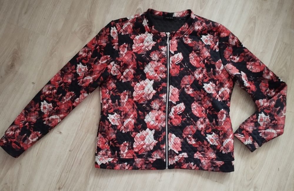 Damska bluza w kwiatowe wzory