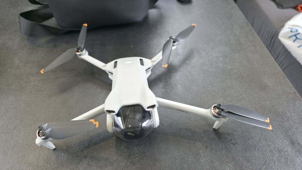 Kit Drone DJI Mini 3 Fly More Combo + Controle Remoto DJI RC