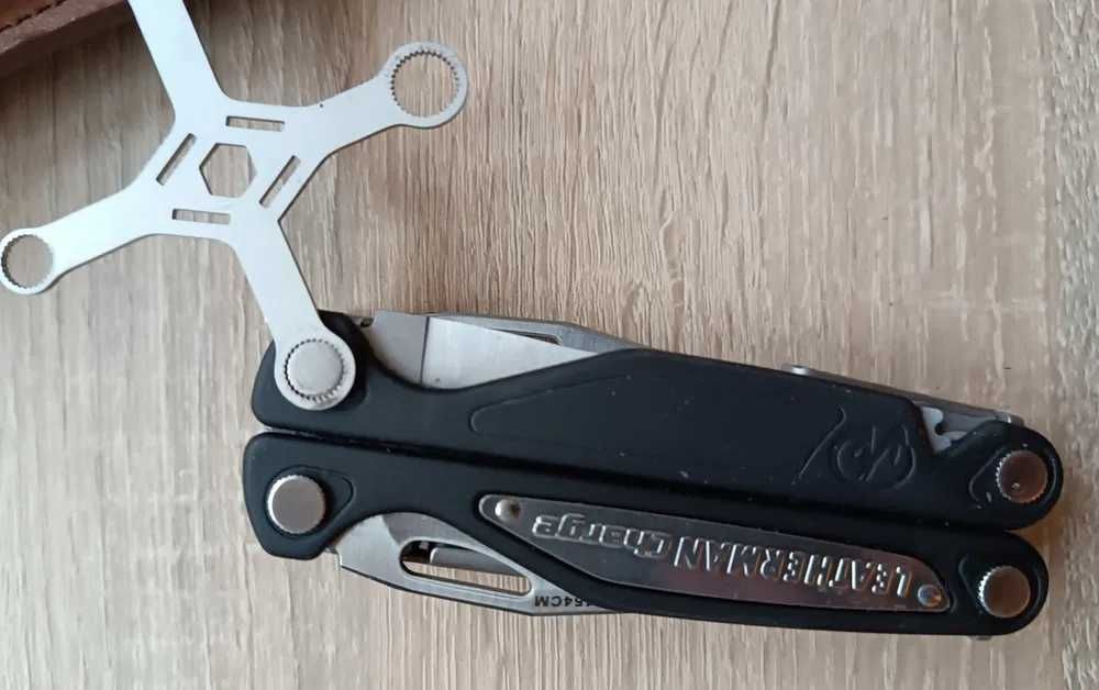 Klucz do korekcji luzu w leatherman Charge AL i Rebar