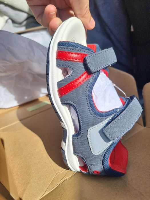Sandalias de menino Chico novas