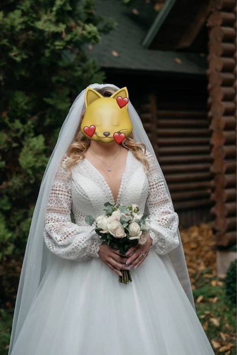 Весільна сукня з ручною вишивкою в стилі BOHO