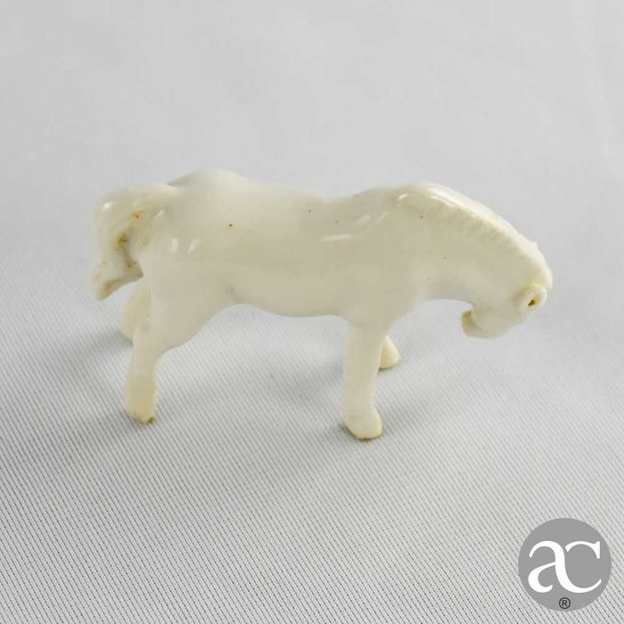 Conjunto de 7 cavalos porcelana da China “Blanc de Chine”