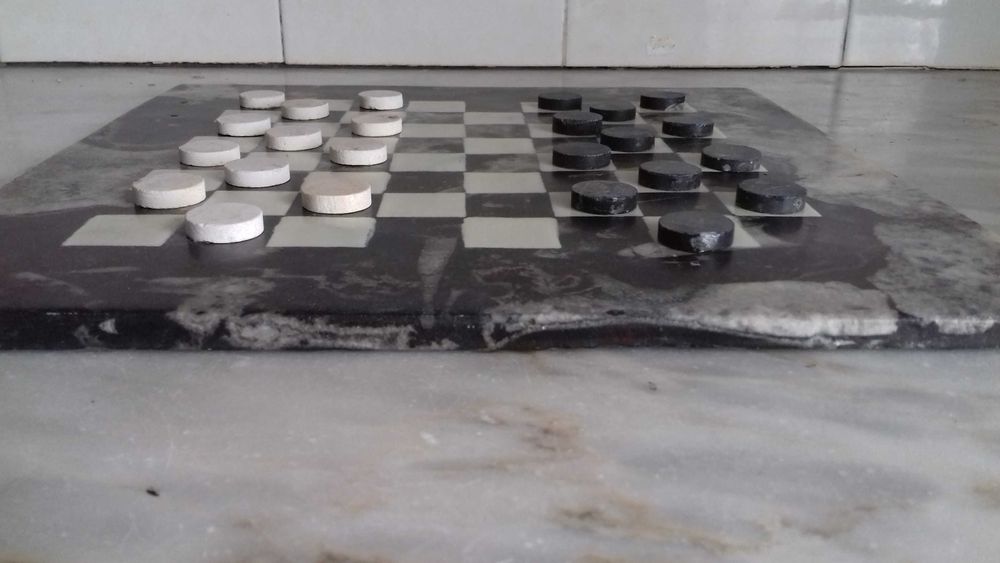 Tabuleiro em Pedra para Jogo de Xadrez e Jogo de Damas