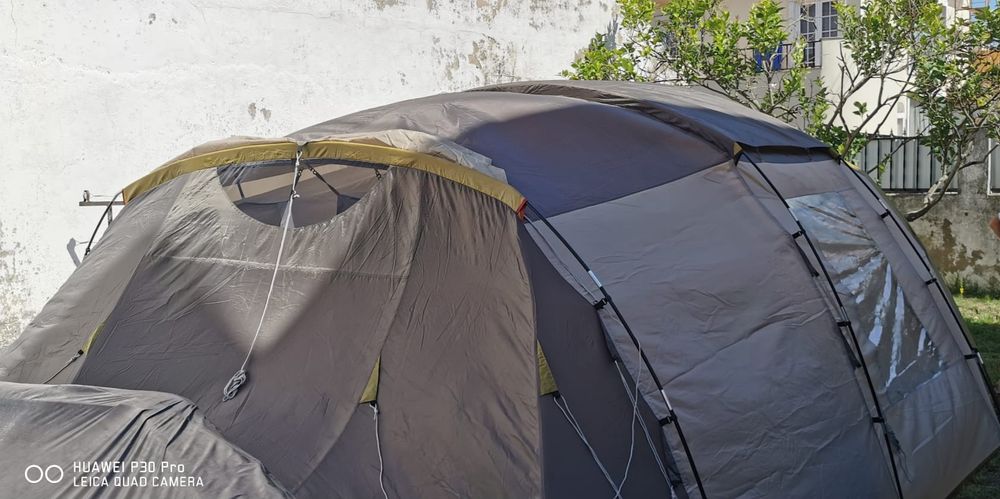 Tenda de campismo Quechua para 6 pessoas.