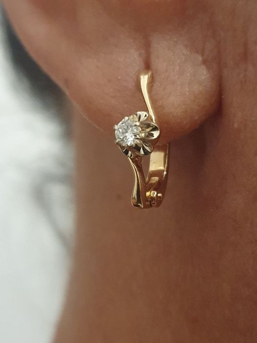 Золотые серьги с бриллиантами