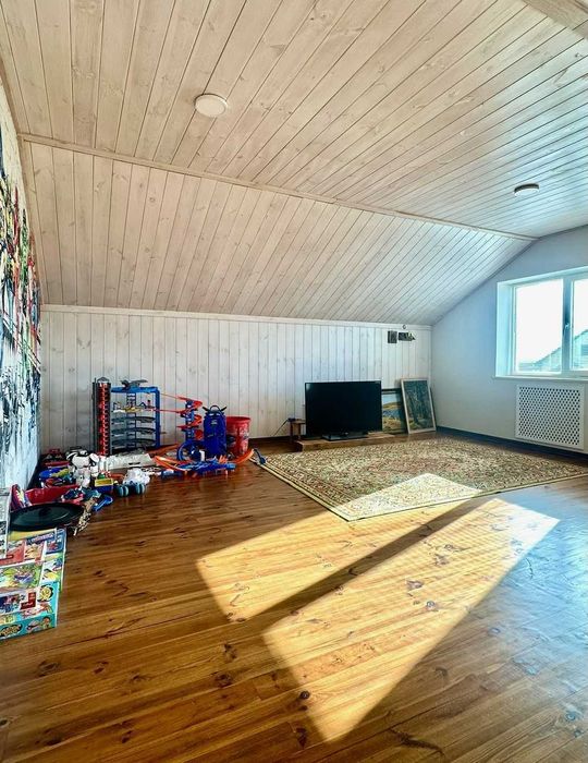 Продаж будинку в Іванковичах — 165 м², 8 соток, гараж