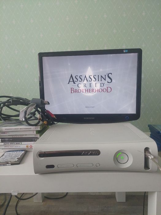 Працююча Xbox 360  ЧИТАЄМО ОПИС тільки тушка консоль ікс бокс приставк