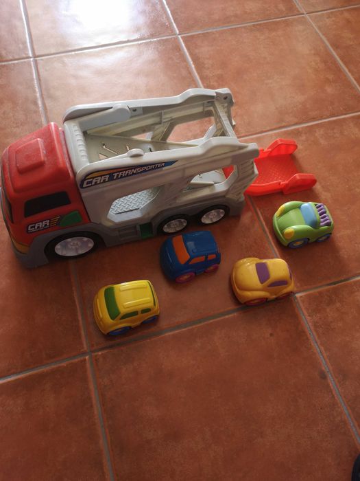 Camião e carrinhos super divertidos.