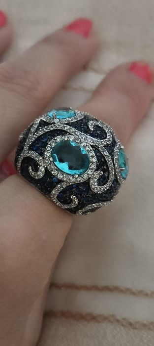 Anel em prata com pedras azuis