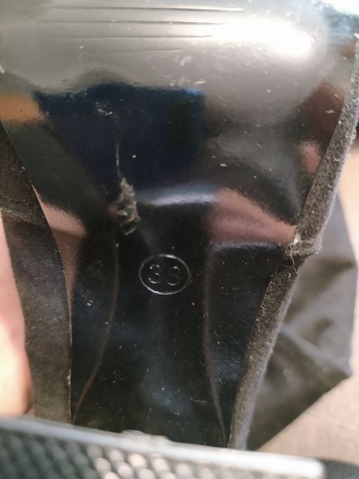 Нове взуття для гарних модниць ціна вказана за сапожки