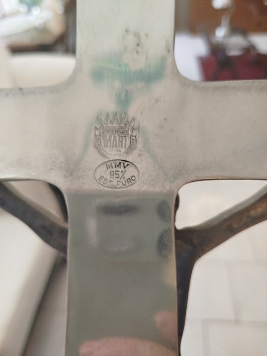 Crucifixo em estanho