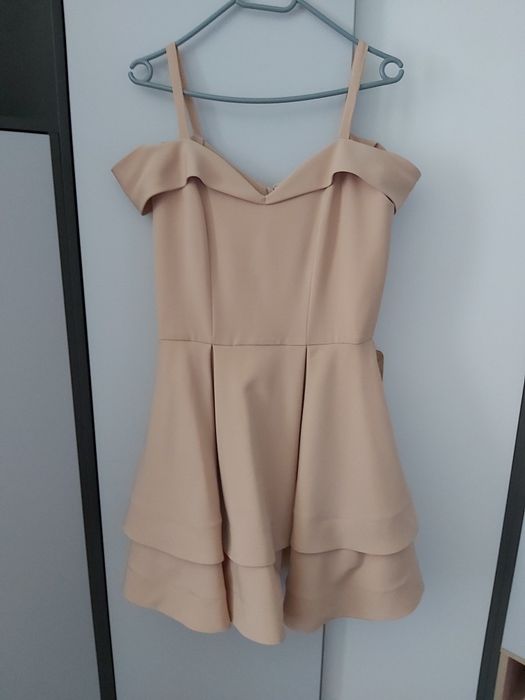 Śliczna beżowa sukienka