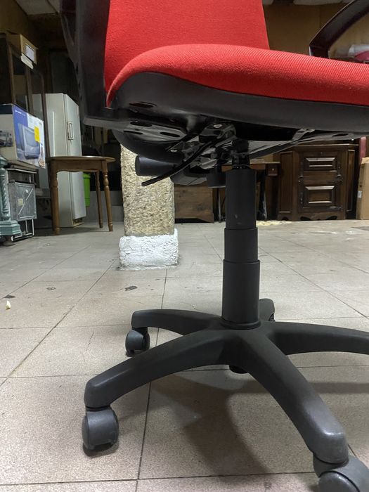 Cadeira de escritório vermelha