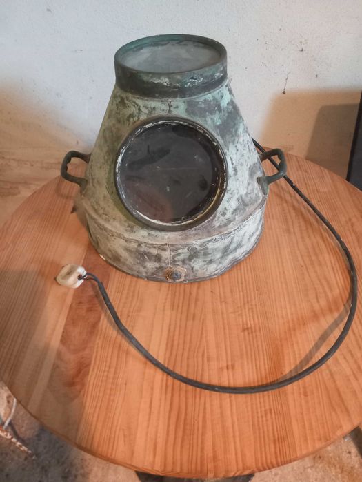 Cobertura de bitácula de navio, adaptada como um candeeiro náutico