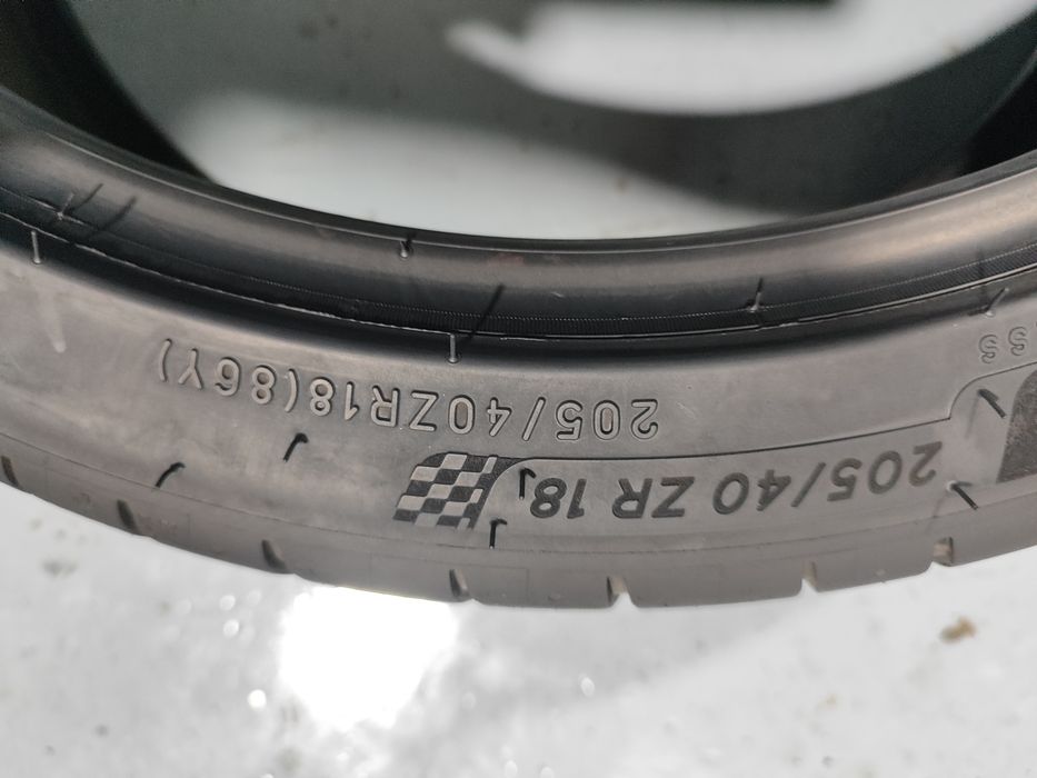 2 pneus semi novos 205-40R18 Michelin - Oferta dos Portes