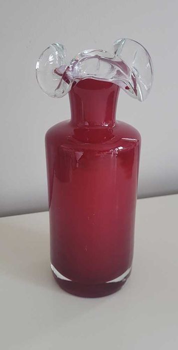 Tarnowiec czerwony wazon z falbanką osiołek Słuczan Orkusz PRL