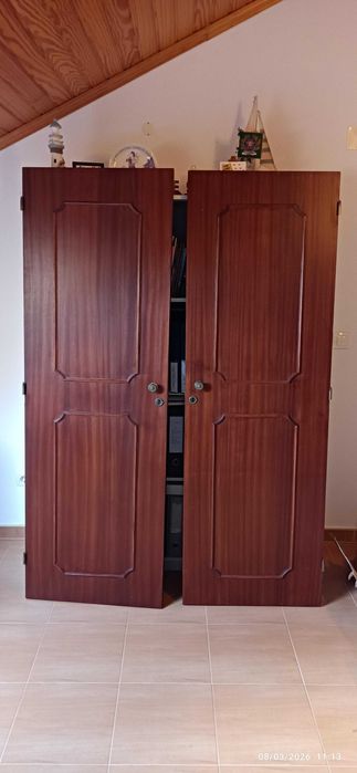 Portas de roupeiro em muito bom estado
