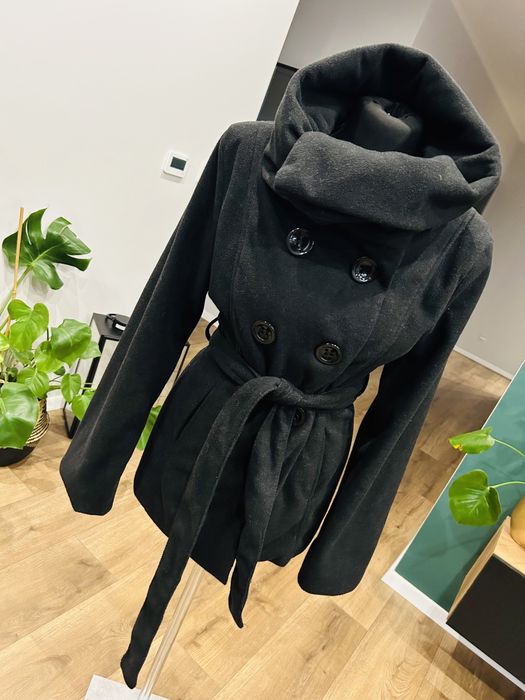 Elegancka czarna kurtka szlafrokowa M 38 duży kołnierz