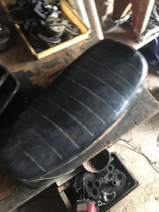 Продам сидіння на мопед карпати