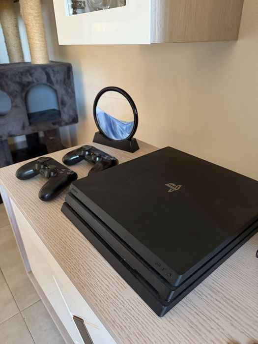 PS4 pro + 2 comandos