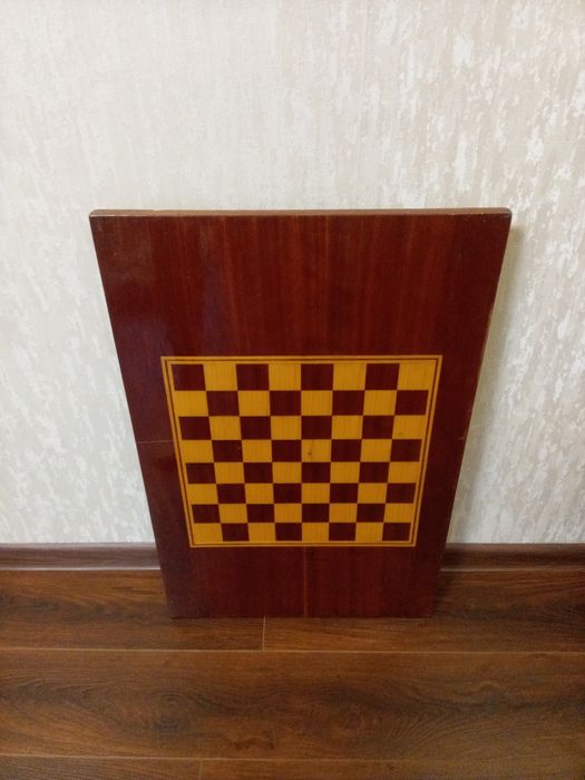 Шахматний столик. Розкладний.