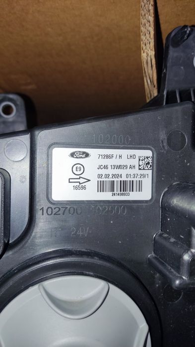Farol Frente Direito Ford Truck 2024 F-MAX camião