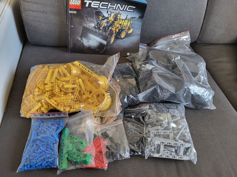 Lego Technic 42030 Koparka Volvo L350F