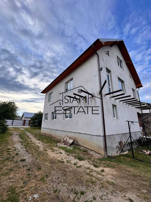 Продається малий житловий будинок з новим недобудованим будинком