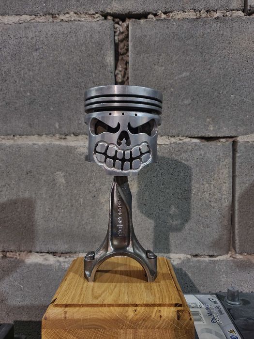 Подарок мужчине, подарок в гараж. Злой поршень, шатун.