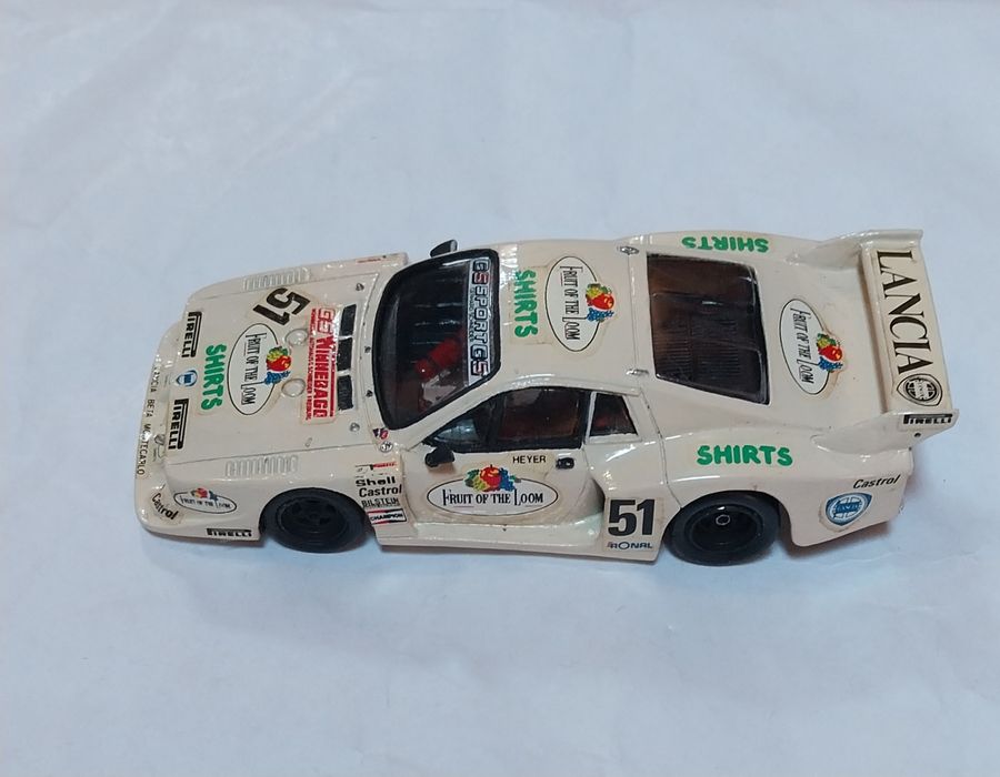 Miniatura antiga da Record Lancia Beta em escala 1/43