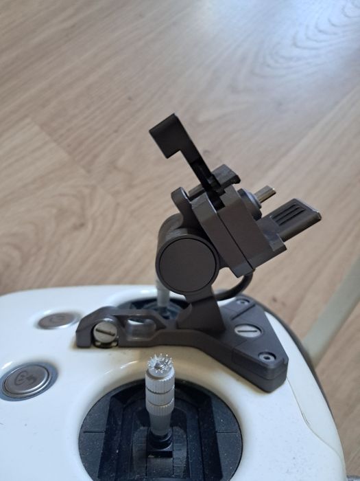 Dji CrystalSky 7.85 + uchwyt na kontroler