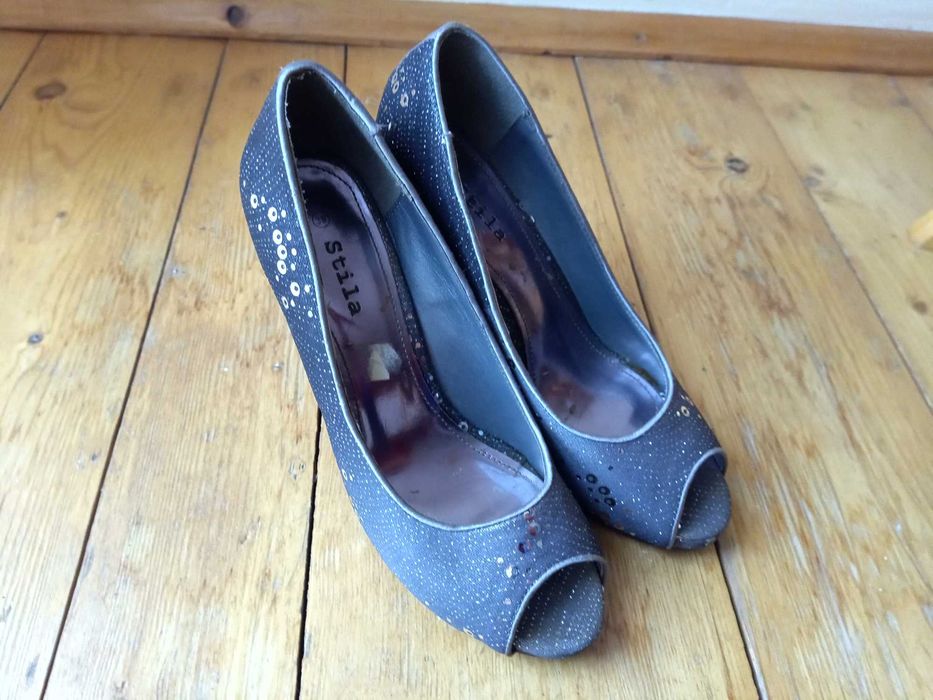 Srebrne szpilki z cekinami bez palców 39