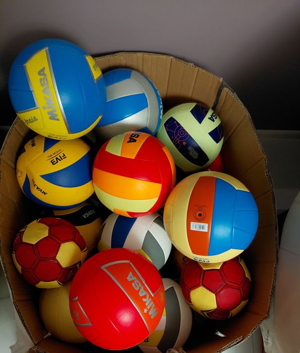 М'ячі баскетбольні взуття футбольне баскетбольне мячі волейболні футза