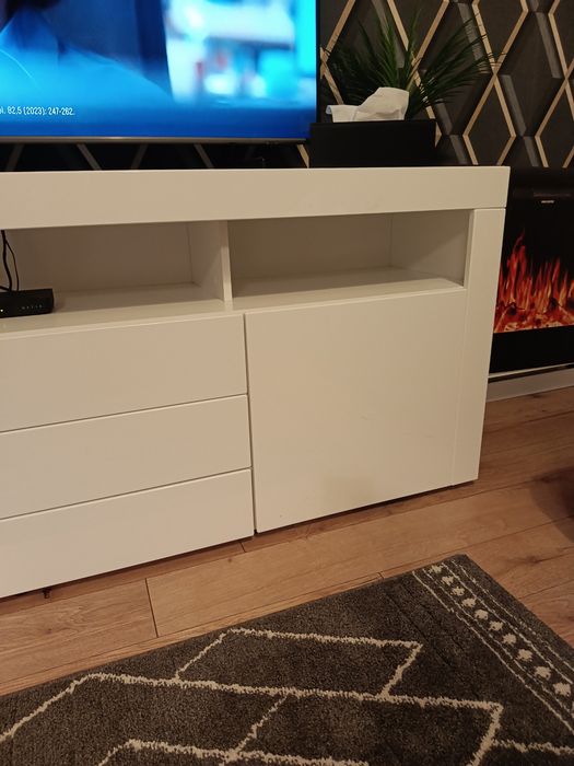 Biała komoda led