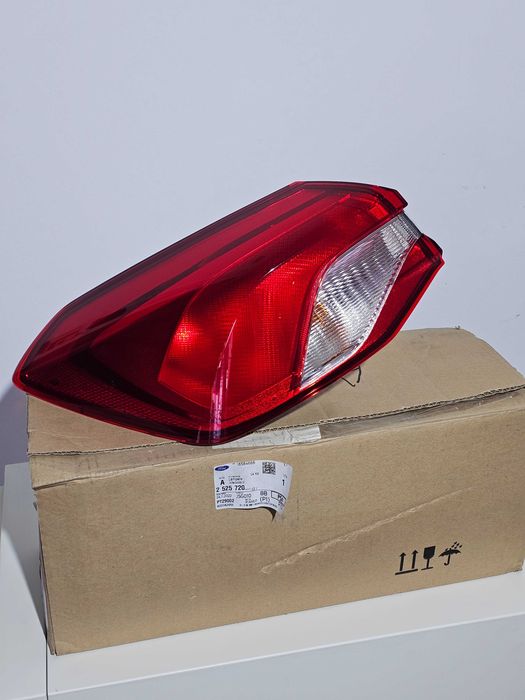 Farolim trás esq Ford Focus IV