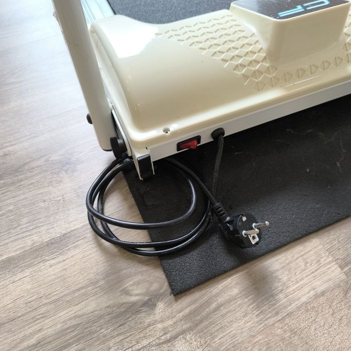 Passadeira Clover Fitness S1 (Compacta) + Tapete Oferta | Barcelos