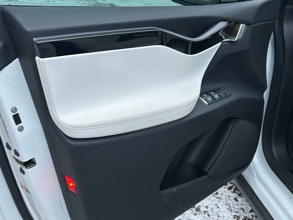 Tesla model X 2018 Intel