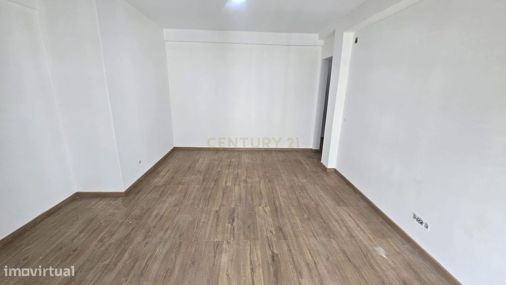 Apartamento T4 para Arrendamento – Bairro do Liceu, Setúbal Totalmente