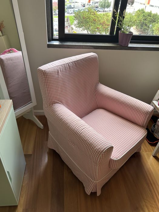 Poltrona/Cadeirão Nova