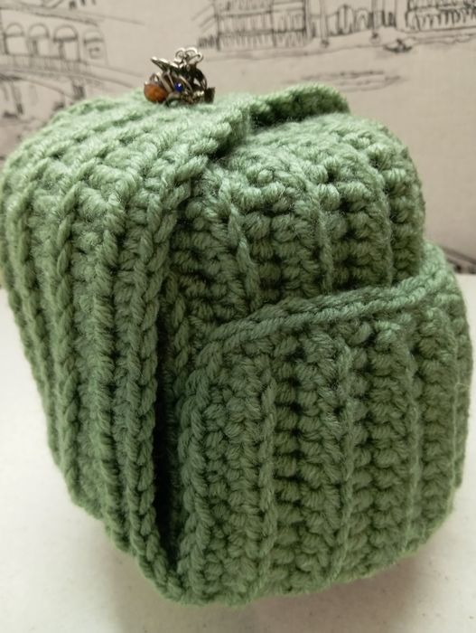 Шапка ушанка в'язана ручна робота.