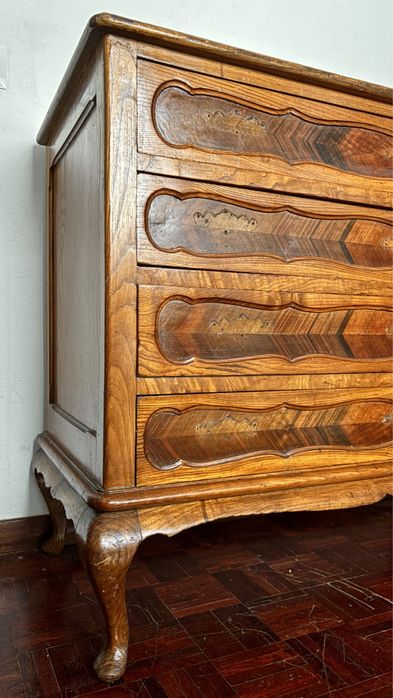 Cómoda Antiga em Madeira Maciça